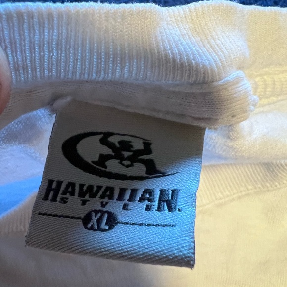 Hawaiian style shirt - Picture 5 of 6